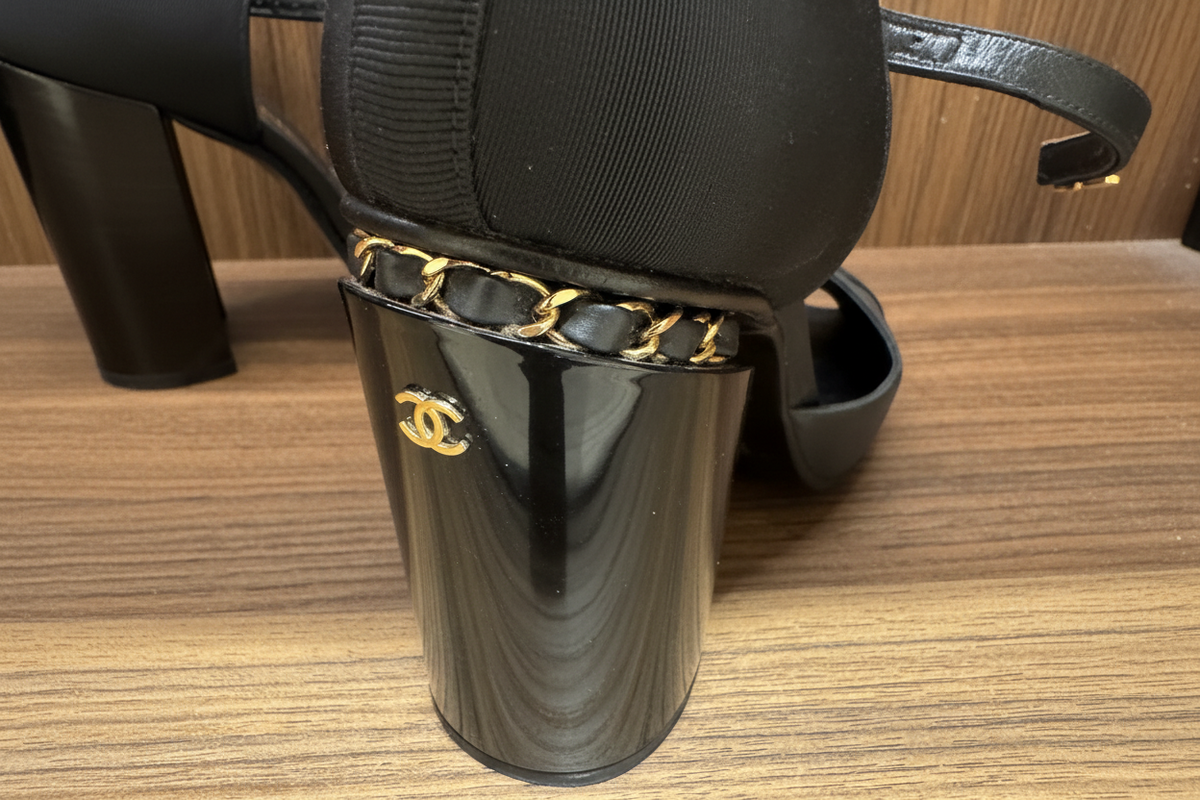 CHANEL Grosgrain Patent Chain by Karl Lagerfeld from 2016